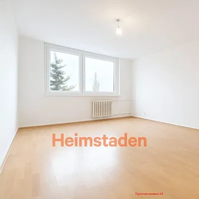 Oturma odası; manzara, ahşap zemin, doğal ışık