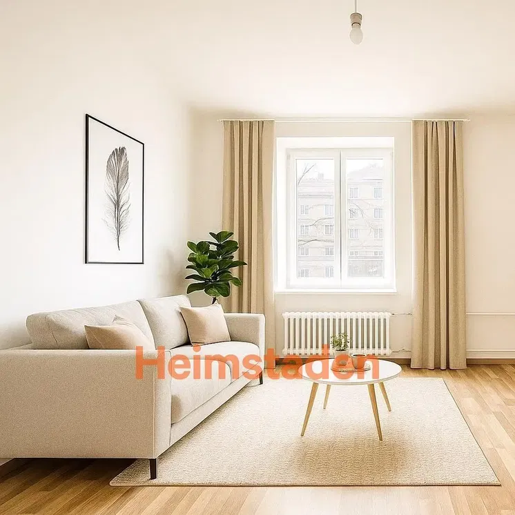 Oturma odası; doğal ışık, modern stil, ahşap zemin