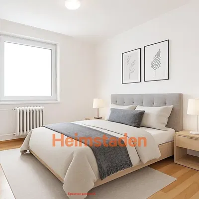 Yatak odası; doğal ışık, ahşap zemin, modern stil