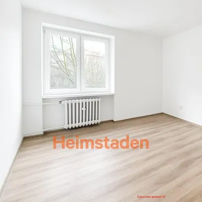 Yatak odası; manzara, ahşap zemin, doğal ışık