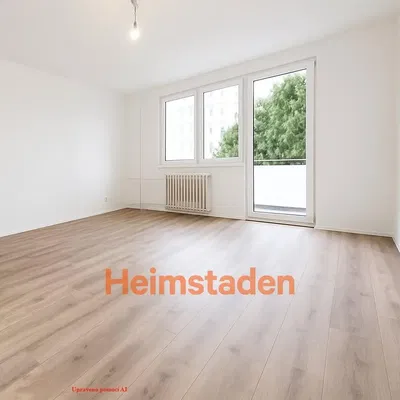 Oturma odası; manzara, ahşap zemin, doğal ışık