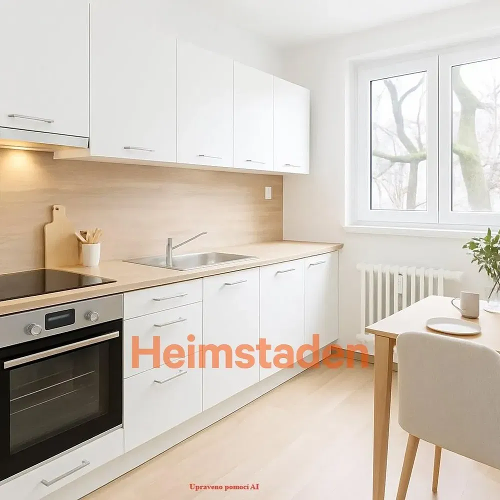 Kuhinja; kuhinjski aparati, pogled, prirodno svjetlo