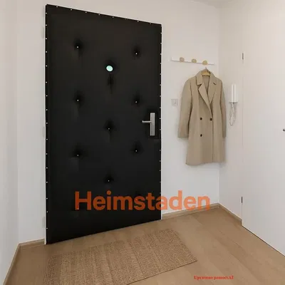 Šatňa; drevená podlaha