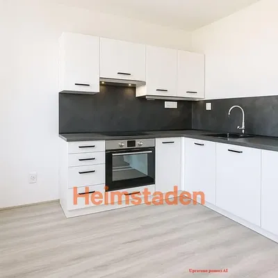 Mutfak; mutfak aletleri, tadilatlı, fayans zemin