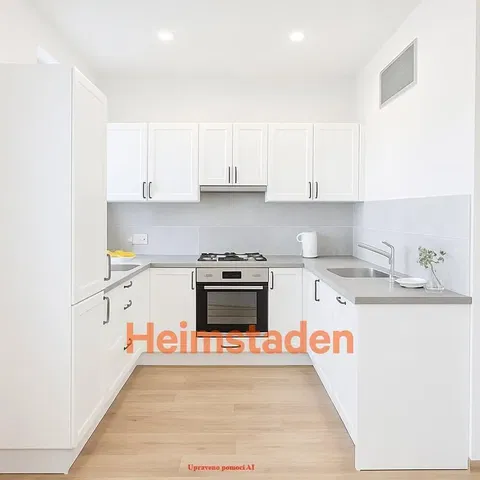 Mutfak; mutfak aletleri, ahşap zemin, tadilatlı, doğal ışık, modern stil