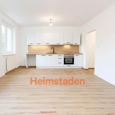 Cocina; electrodomésticos, luz natural, estilo moderno, renovado, suelo de baldosas