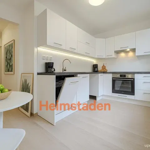 Cocina; electrodomésticos, suelo de madera, renovado, luz natural, estilo moderno