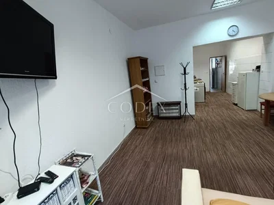 Dnevna soba; pločice, kuhinjski aparati