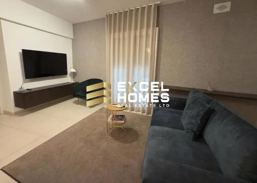 Salon; style moderne, carrelage, lumière naturelle