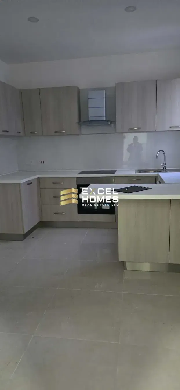 Mutfak; mutfak aletleri, fayans zemin, tadilatlı