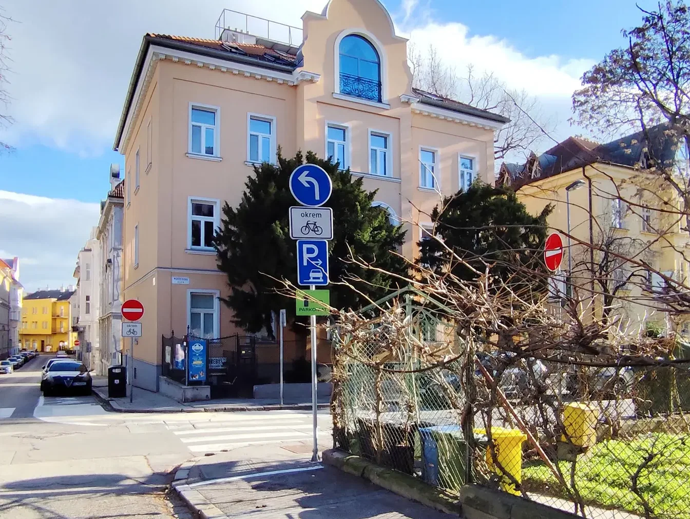 Maison et environs; vue