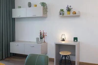 Dnevna soba; moderni stil, drveni pod, prirodno svjetlo, renoviran