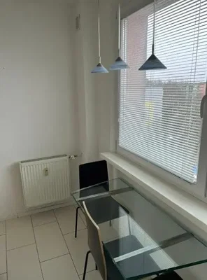 Küche; fliesenboden, tageslicht