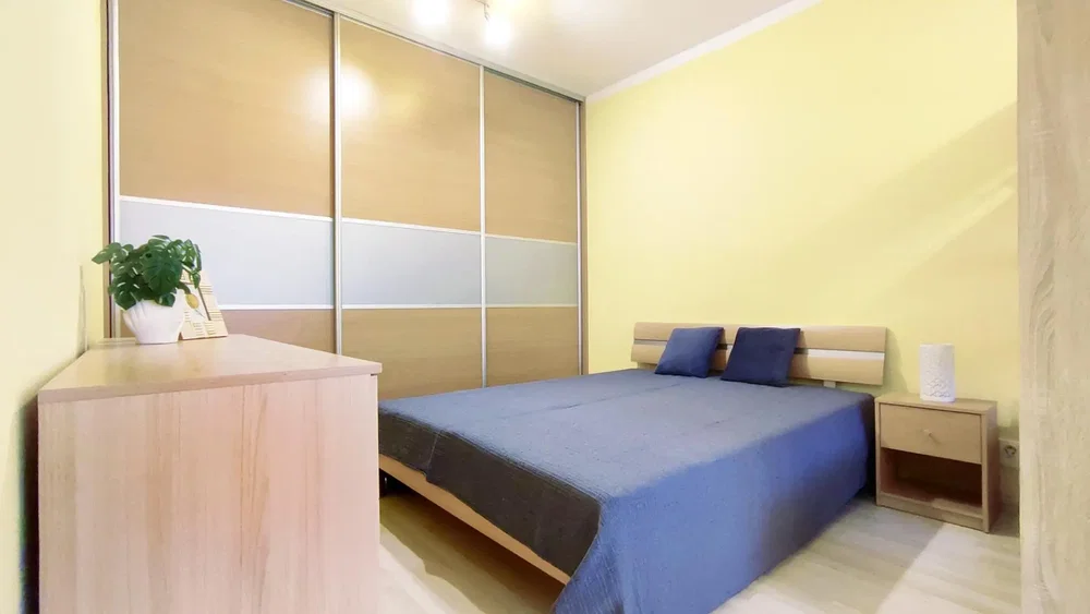 Yatak odası; doğal ışık, modern stil