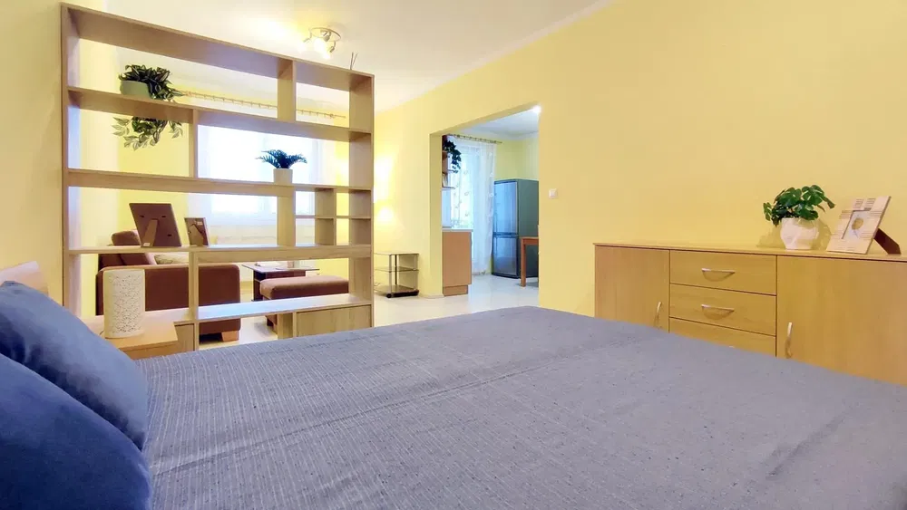 Yatak odası; doğal ışık, modern stil