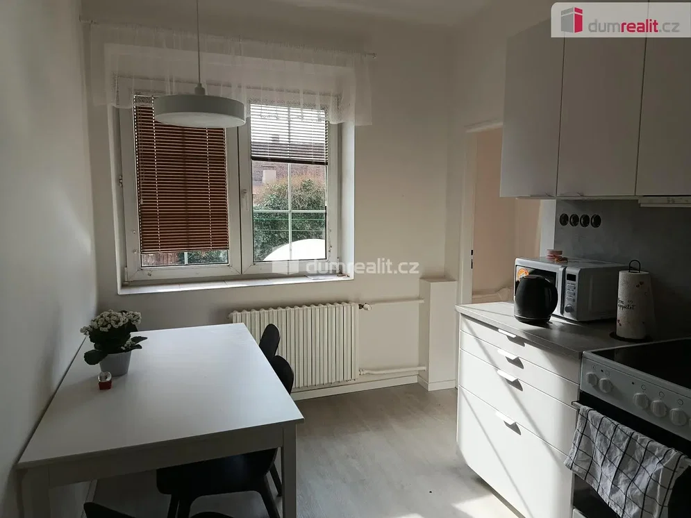 Küche; küchengeräte, tageslicht, moderner stil