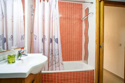 Banyo; fayans zemin, tadilatlı, doğal ışık, modern stil