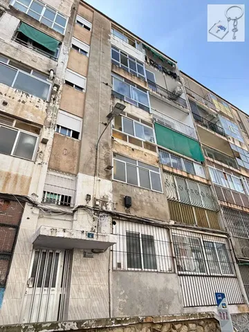 Haus und umgebung; renovierungsbedürftig