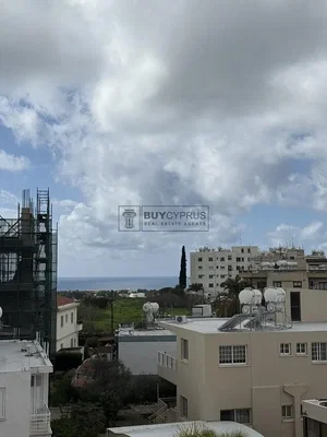 Casa y alrededores; vista