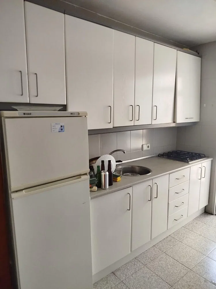 Kuhinja; kuhinjski aparati, pločice