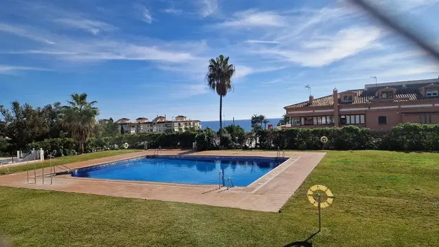 Maison et environs; vue, lumière naturelle