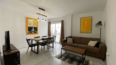 Wohnzimmer; fliesenboden, tageslicht, moderner stil