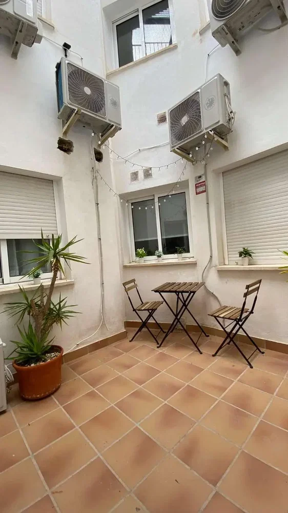 Balkon; pločice, prirodno svjetlo