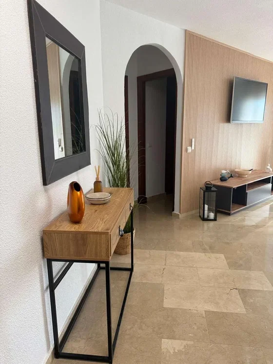 Wohnzimmer; fliesenboden, moderner stil, tageslicht