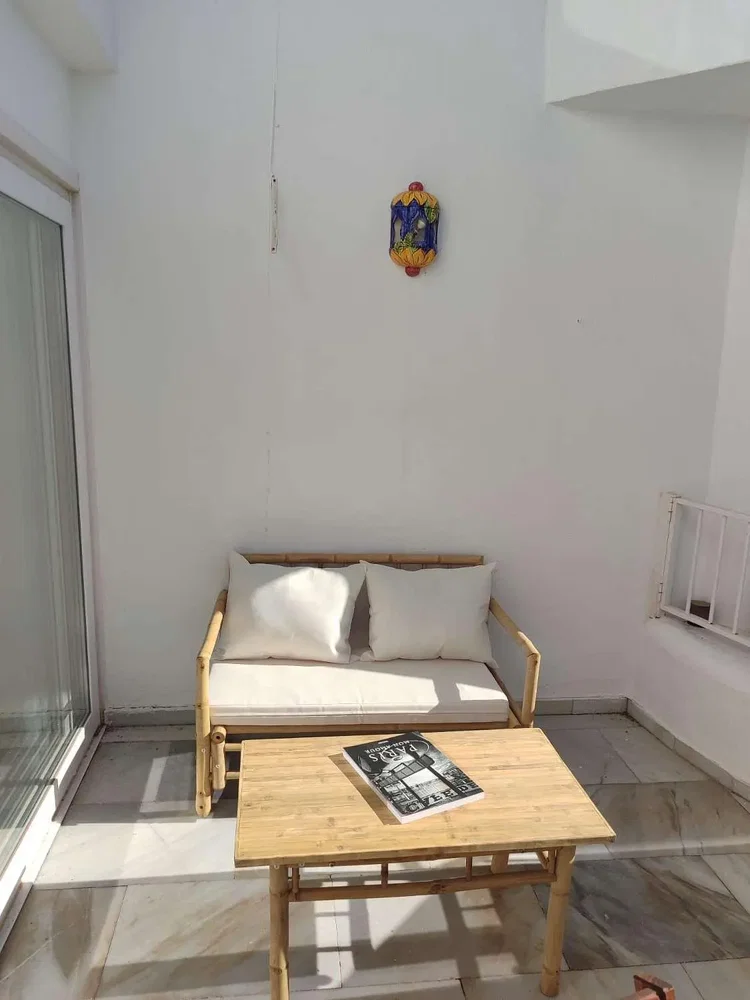 Balkon; doğal ışık, fayans zemin