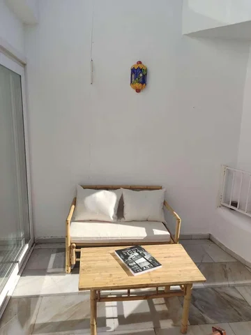 Balkon; tageslicht, fliesenboden