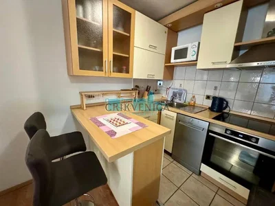 Kuhinja; kuhinjski aparati, pločice