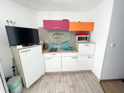 Kuhinja; kuhinjski aparati, pločice
