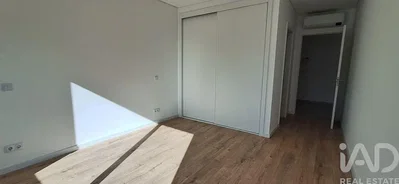 Спаваћа соба; дрвени под, природно светло