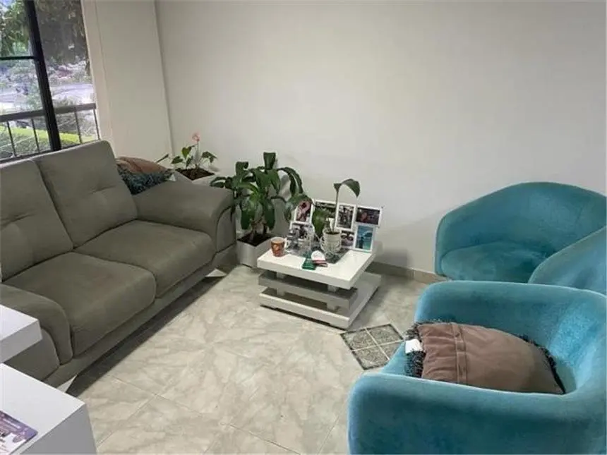 Salon; lumière naturelle, carrelage, vue