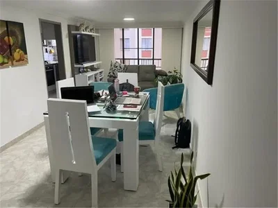 Salon; carrelage, lumière naturelle