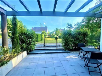 Terrasse; vue, carrelage, lumière naturelle