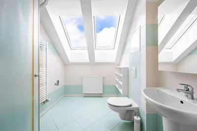 Toilette; fliesenboden, tageslicht