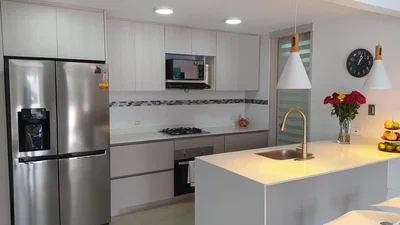 Cuisine; électroménager, lumière naturelle, style moderne