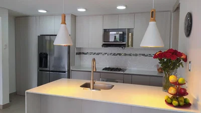 Cuisine; électroménager, lumière naturelle, style moderne
