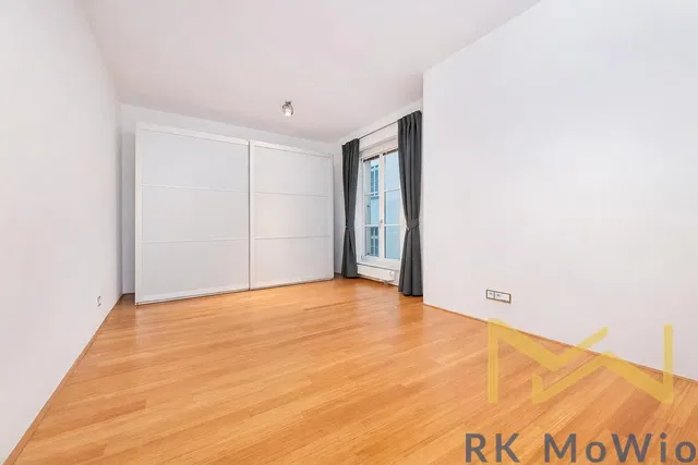 Chambre; parquet, lumière naturelle