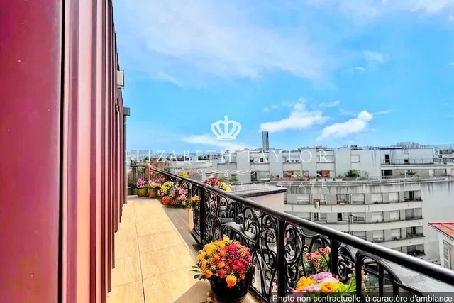 Balcone; vista, pavimento in piastrelle