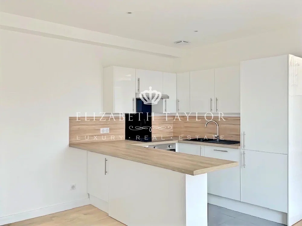 Кухиња; кухињски апарати, модерни стил, реновиран