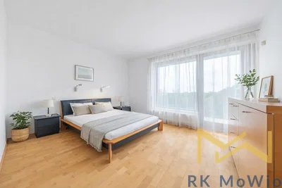 Schlafzimmer; holzboden, tageslicht, moderner stil