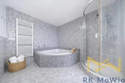 Badezimmer; fliesenboden, renoviert, tageslicht, moderner stil