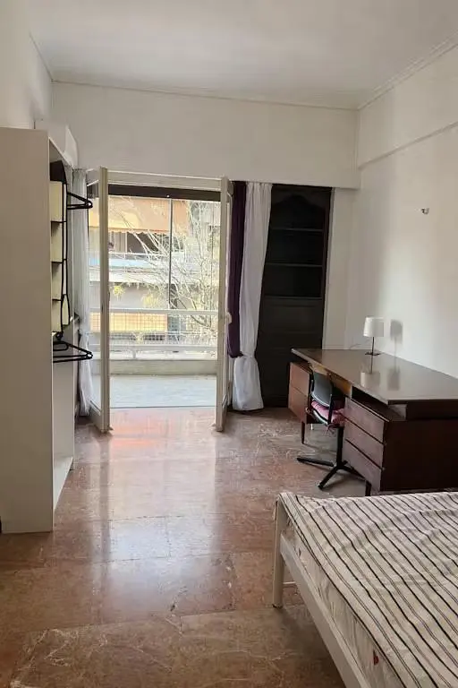 Chambre; lumière naturelle, carrelage