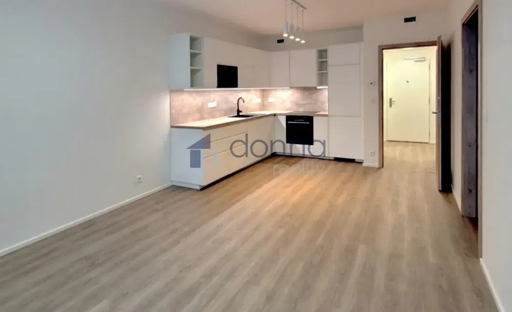 Cocina; electrodomésticos, luz natural, estilo moderno, renovado