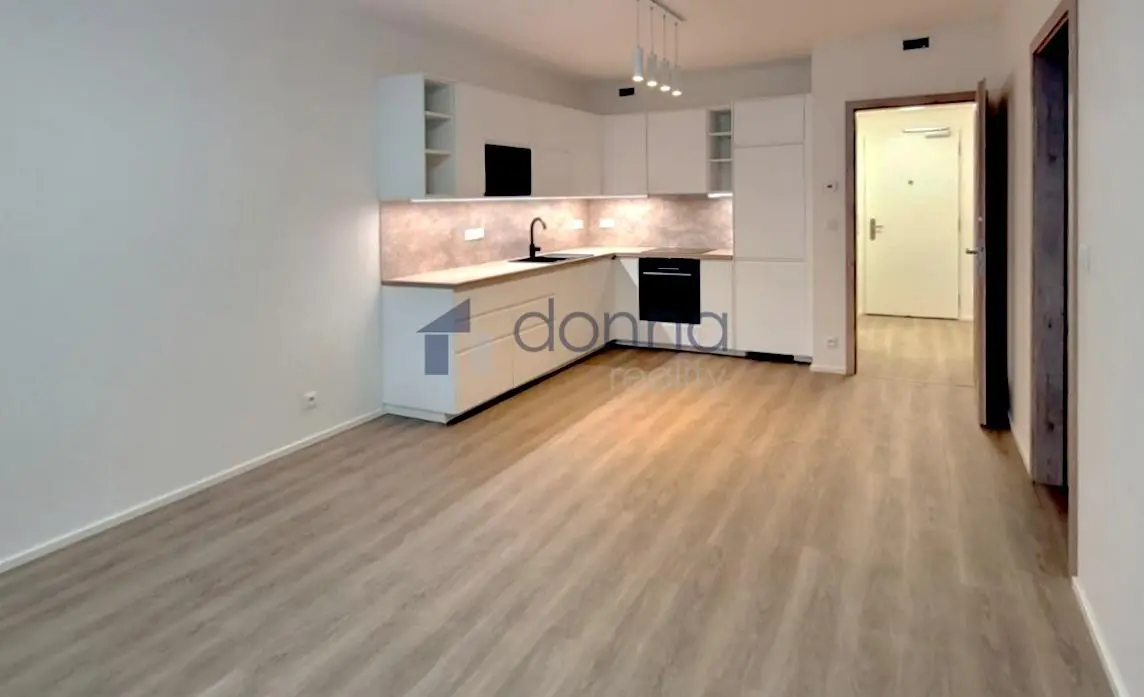 Cocina; electrodomésticos, luz natural, estilo moderno, renovado