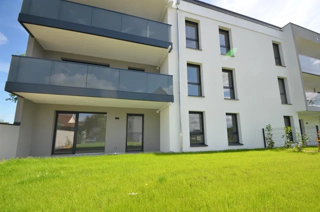 Кућа и околина; поглед, природно светло