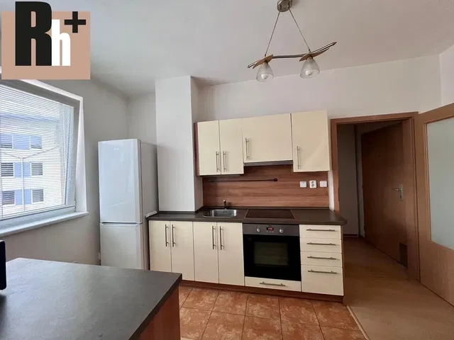 Cucina; elettrodomestici, pavimento in piastrelle, luce naturale, stile moderno