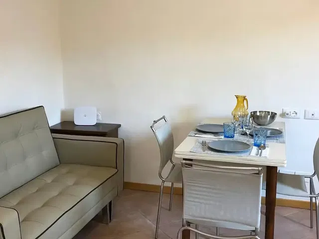 Salón; suelo de baldosas, estilo moderno